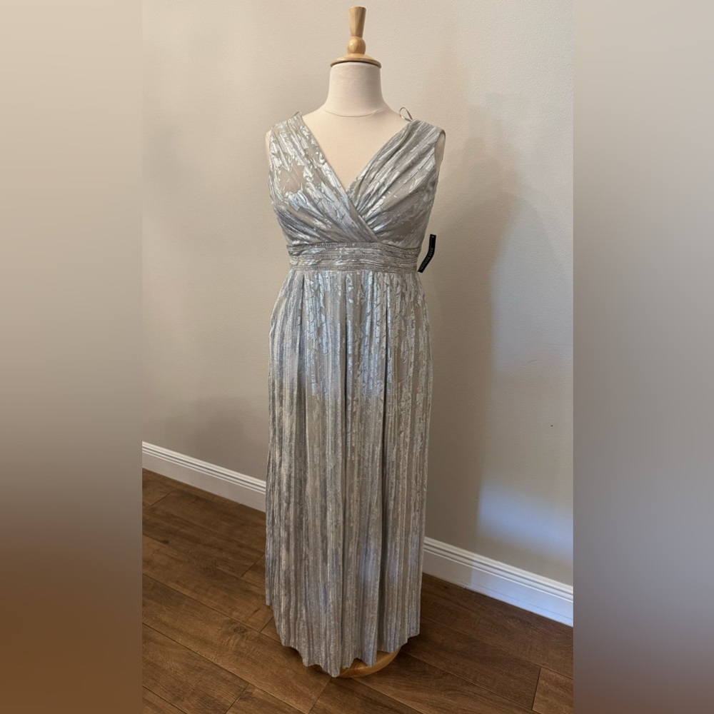 R&M Richard’s Plus Dress 🤍 - Picture 9 of 14